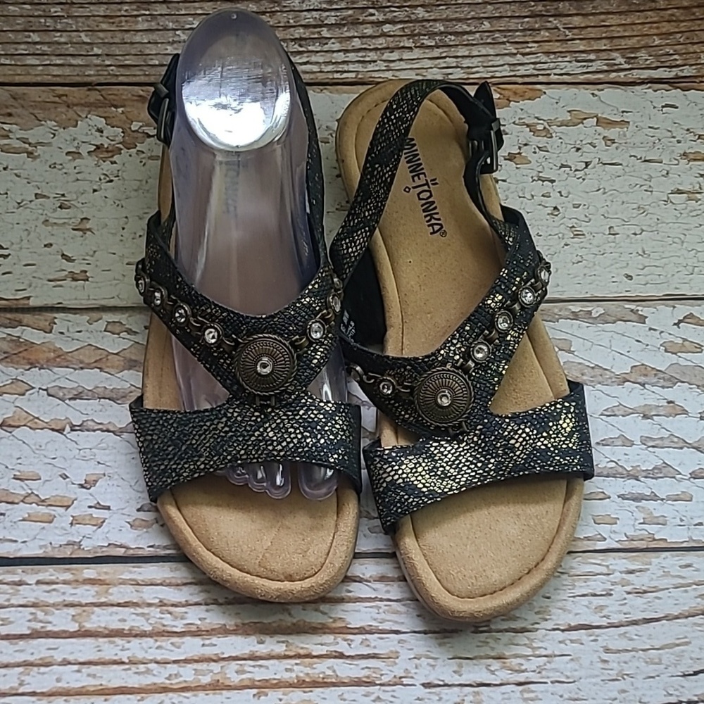 Minnetonka sz 9 wide black gold sandals - Picture 2 of 5